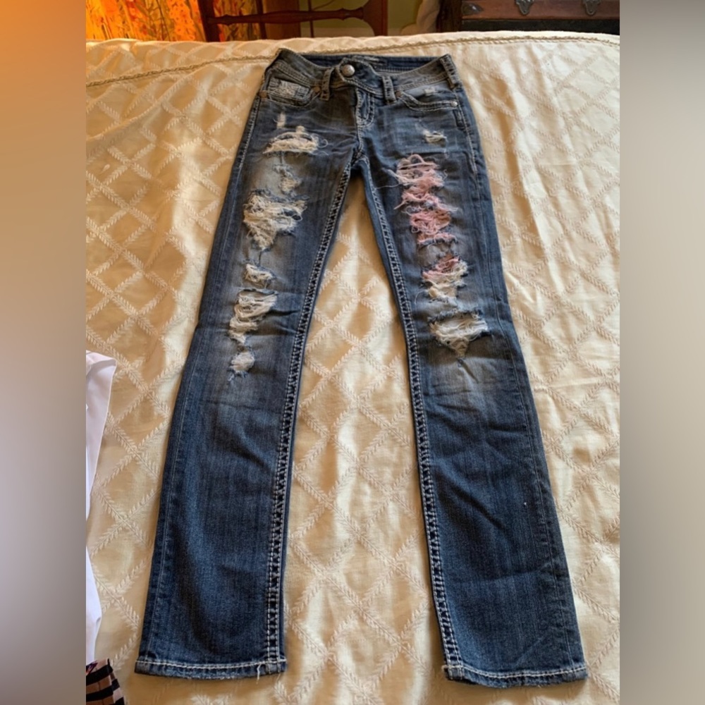 Silver distressed jeans with lace embroidery